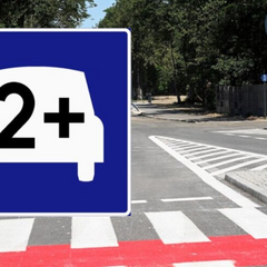 Синій знак з автомобілем і '2+': пояснення