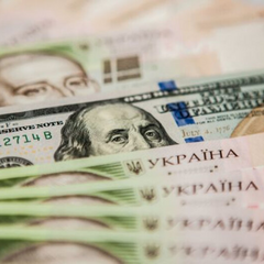 Долар США на зеленому тлі