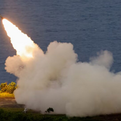 Запуск новой ракетной системы HIMARS