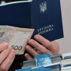 Пенсионер получает больше денег в мае