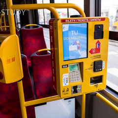 Вигідні транспортні картки для українців у Польщі