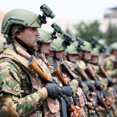 Флаги Армении и США на слиянии