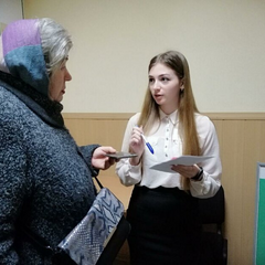 Пенсионер заполняет справку зарплатой