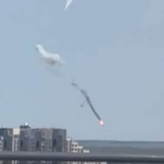 Рій дронів атакує завод шахедів