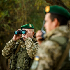 Пограничники патрулируют опасные места на границе