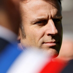 Макрон і Трамп встрічаються за столом