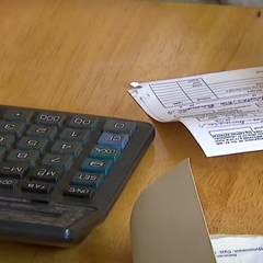 Логотип Киевтеплоэнерго на фоне города