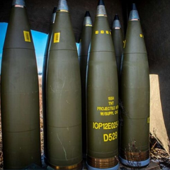 Arms shells for howitzers and missiles against the backdrop of the flags of Ukraine and the USA