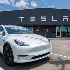 Історичний спад: продажі Tesla знизились