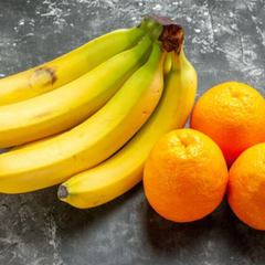 Упаковка апельсинов и бананов с повышенной ценой