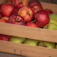 Яблука на ринку з падаючими цінами