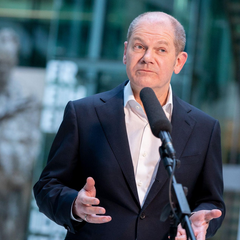 Олаф Шольц на вечеринке с психотропным веществом