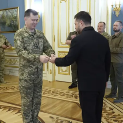 Зеленський з воїнами Держспецзв'язку та генерал-майором