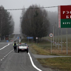 Сотни мигрантов с Беларуси штурмуют польскую границу