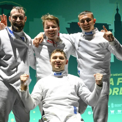 Украинские фехтовальщики на пьедестале с медалями