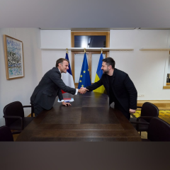 Президент Украины и Макрон обсуждают поддержку авиации и антибаллистической обороны