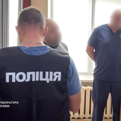 Медицинский персонал в больнице, взимающий взятки