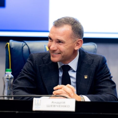Andriy Shevchenko greeted his mother on her birthday