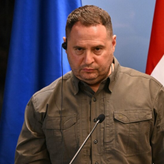 Ермаку запретили выезд за границу