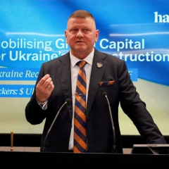 Valerii Zaluzhnyi against the background of technologies