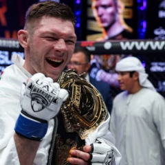 Український боєць з чемпіонським поясом UAE Warriors