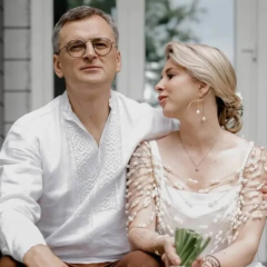 Дмитро Кулеба та Світлана Павелецька підписались онлайн у Дії