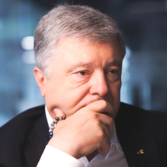 Порошенка повідомили про підозру в держзраді