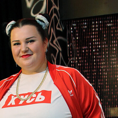 Cпевачка Alyona Alyona в памперсе и с пустышкой