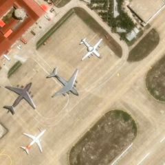 Военные самолеты на острове в Южно-Китайском море