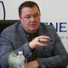 Зеленський присвоїв Героя України Брехту
