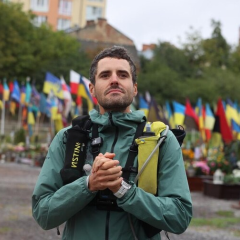 Швейцарський ультрамарафонець підтримує Україну зі своєю подорожжю