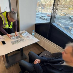 Адвоката судитимуть за спробу зняти клієнта з обліку за $25 000: при затриманні знайшли гранати
