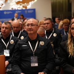 Люди працюють над реформою правоохоронних органів