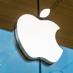 Apple smart glasses with privacy risks