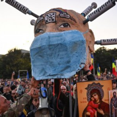 Ультраправые антивакцинаторы штурмуют парламент
