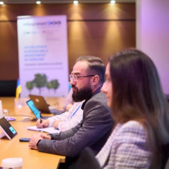Логотип Национального банка Украины и слова ESG-принципы в банках