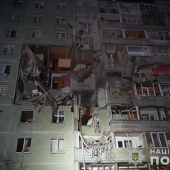 Безпілотник атакує багатоповерхівку у Сумах