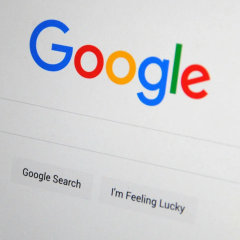 Логотип Google та графічне представлення Gemini