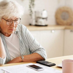 Працівник з 30-річним стажем у офісі