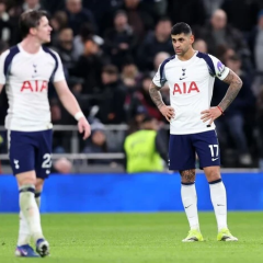 Tottenham emblem with record losing streak