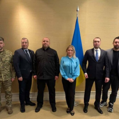 Делегації України, США та Росії на переговорах