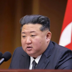 Kim Jong Un and Chinese representatives