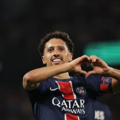 Plane with Champions League trophy PSG