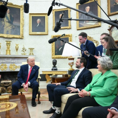 Трамп и Венс обсуждают встречу с Путиным