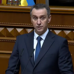 Медичний працівник у військовій формі