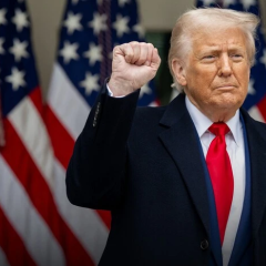 ICE shooting in Minneapolis: Trump threatens 'Insurrection Act'