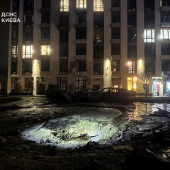 Російські дрони атакували багатоповерхівку в Києві