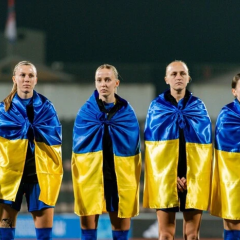 Футбольна збірна України вдягнена в форму