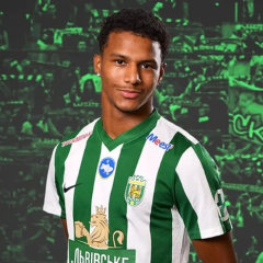 Fabiano in Palmeiras jersey against stadium