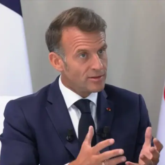 Макрон закликає G7 посилити тиск на Росію після атаки на Лавру